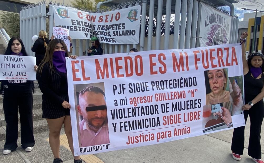Protesta donde Annia exige justicia por su intento de feminicidio en Sonora en 2023 (08/03/2025). Foto: Especial