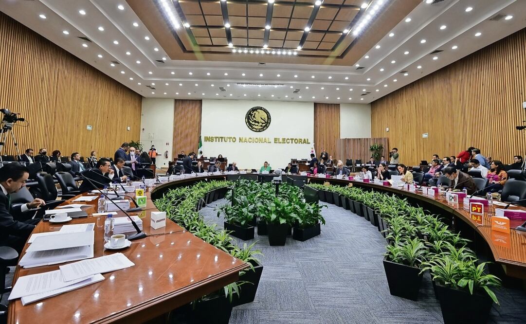 INE discute asignación de plurinominales en Congreso. Foto: El Universal