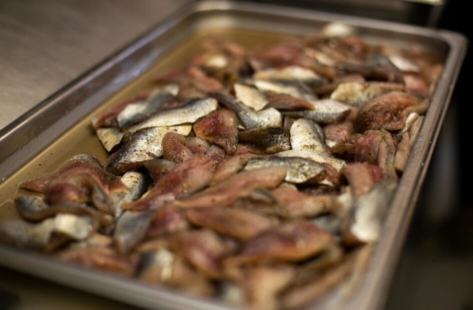 Mujeres latinas cocinan a diez manos en Costa Rica