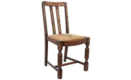 Subastarán silla donde Rowling escribió "Harry Potter"