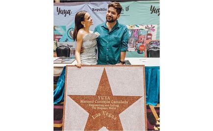Yuya llora en la entrega de su estrella en el Paseo de las Estrellas, en Las Vegas