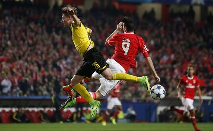 Benfica, de Raúl Jiménez, pega primero al Dortmund en la Champions