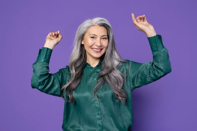 Cómo evitar que tus canas se vuelvan amarillas