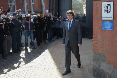 Puigdemont sale de prisión en Alemania y vuelve a pedir diálogo con España
