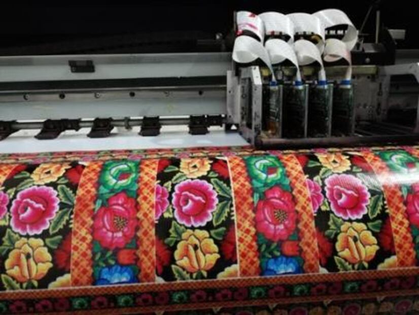 Con bolsas de plástico masifican el diseño zapoteca