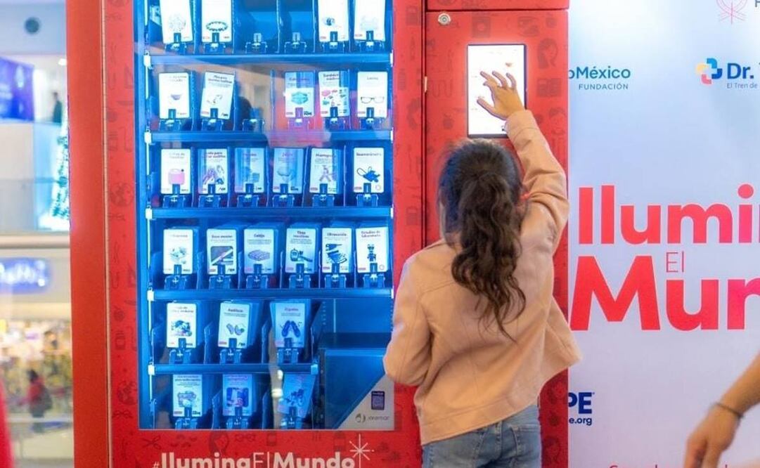 Para auxiliar a personas en situación de vulnerabilidad, en la Ciudad de México fueron instaladas máquinas expendedoras de cobijas, comida, servicios de salud, suministros médicos, ropa e incluso becas escolares. Foto: Especial