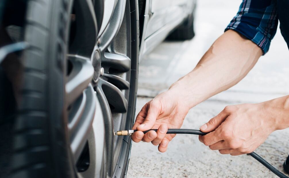 La "presión" es la cantidad de aire que las llantas de un auto pueden soportar. Foto: Freepik