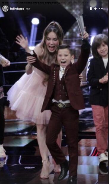 Belinda y Randy triunfan en "La Voz Kids"; enternecen con "foto familiar" junto a Nodal