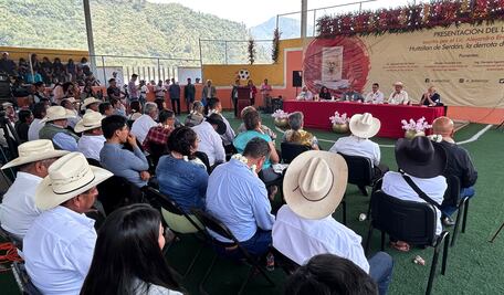 Presentan el libro “Huitzilan de Serdán, la derrota de los caciques” en la Sierra Norte