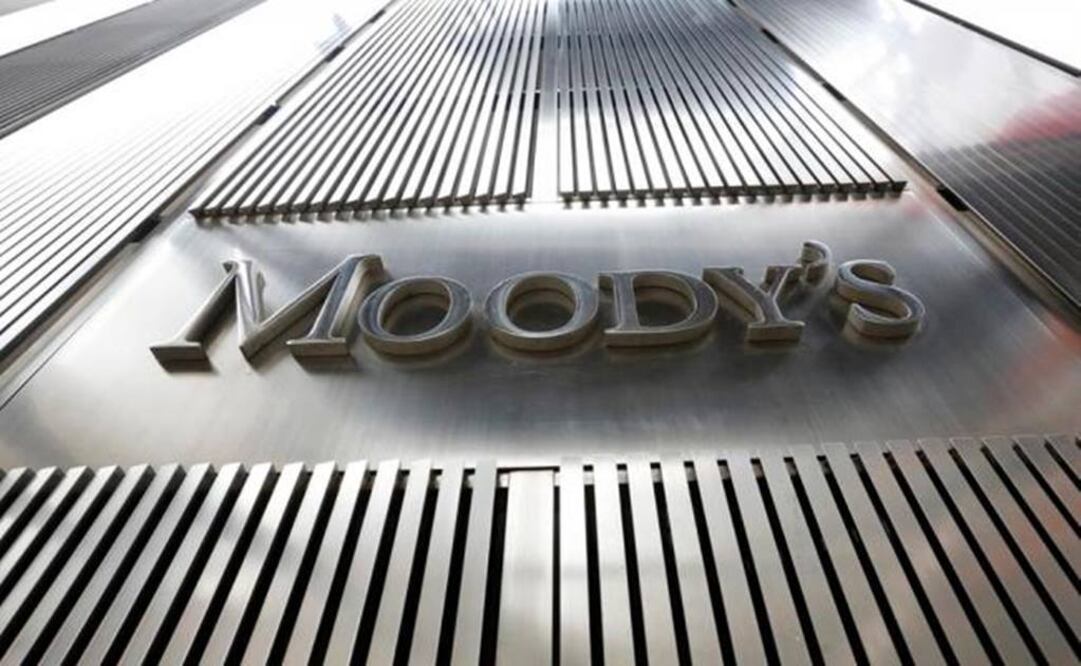 Moody's warns growing debt weighs on Mexico's rating