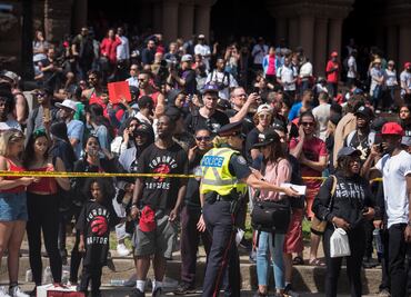Reportan tiroteo en Toronto durante desfile de los Raptors