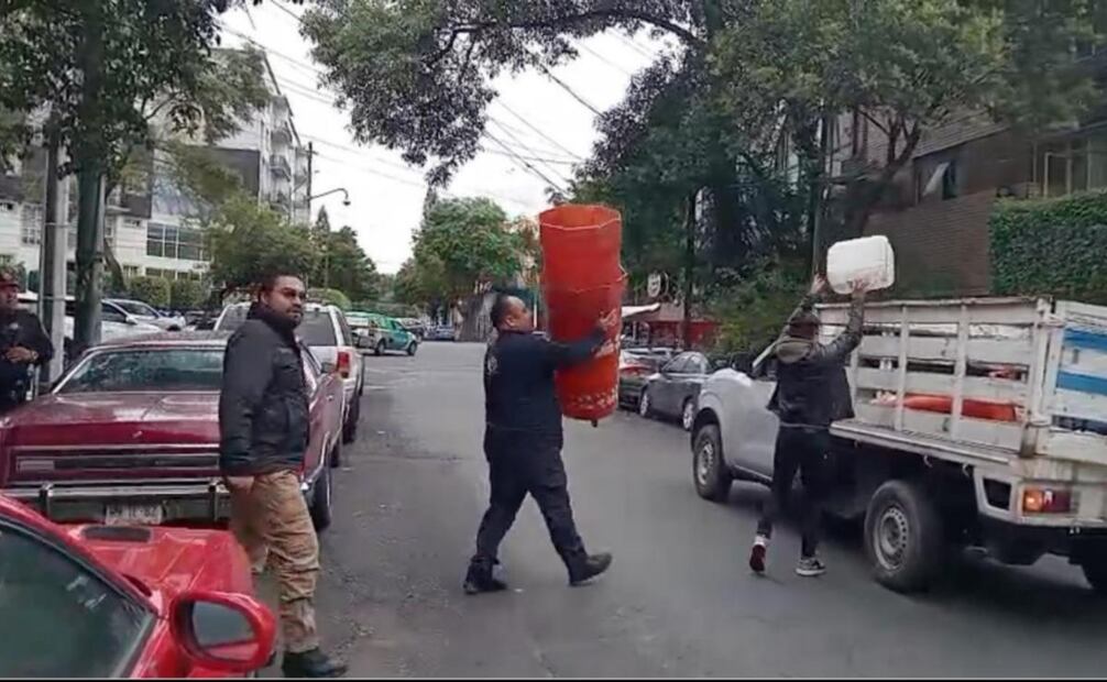 Retiran objetos que obstruyen vía pública (08/07/2025). Foto: Especial