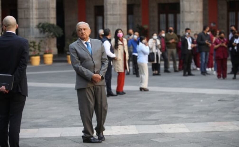Alerta sísmica interrumpe la mañanera de AMLO