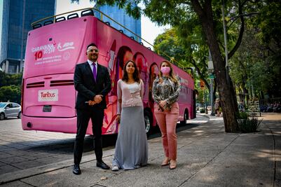 Así luce el Turibus rosa que recorrerá CDMX para concientizar sobre el Cáncer de mama