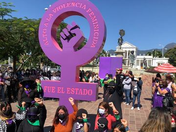 Con antimonumenta por feminicidios, mujeres exigen freno a la violencia en Oaxaca