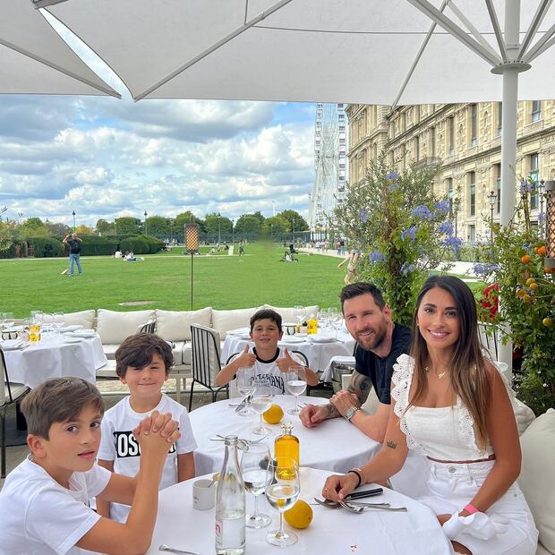 Lionel Messi y su familia. Fuente: Instagram @leomessi