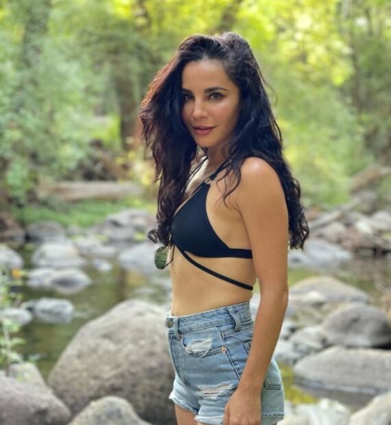 Lycra de tiro alto, el look de Martha Higareda para ir al gym