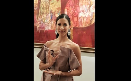 Elisa Carrillo recibe premio en Eslovaquia