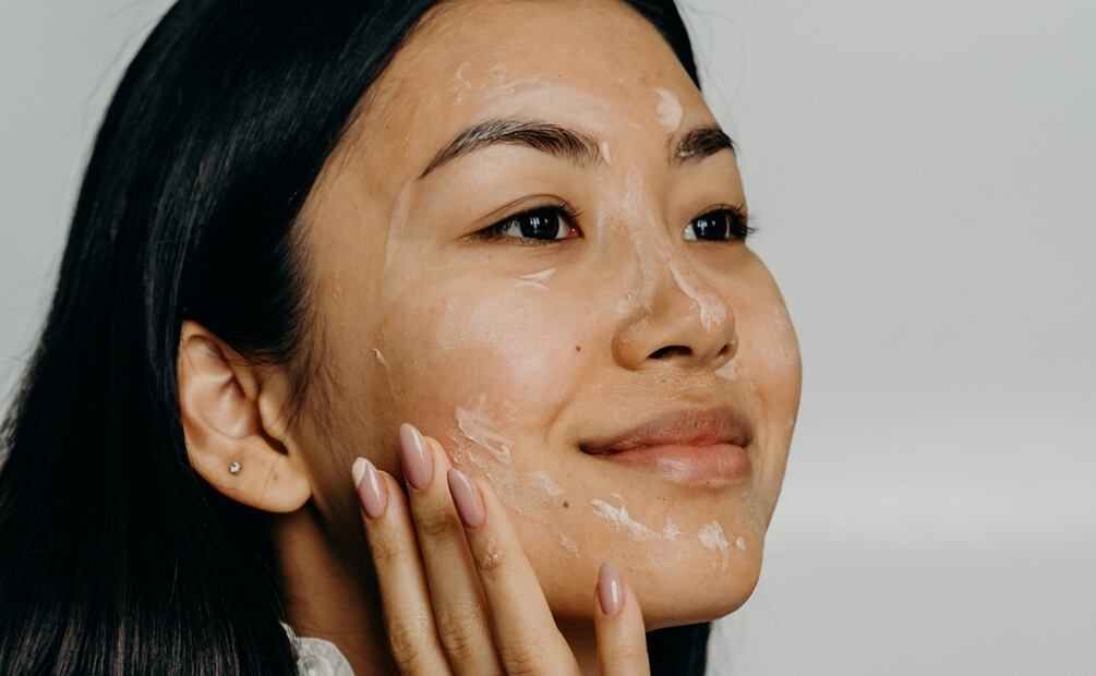 La mejor manera de usar la maicena con bicarbonato de sodio es en una mascarilla. Foto: Pexels