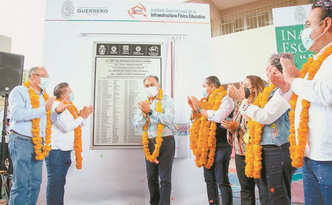 Al inaugurar obras de infraestructura educativa y de agua potable, el gobernador dio a conocer a los habitantes de Chilapa las inversiones realizadas en su administración. Foto: ESPECIAL