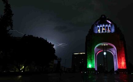 Fuerte lluvia y descargas eléctricas azotan la CDMX; activan triple alerta