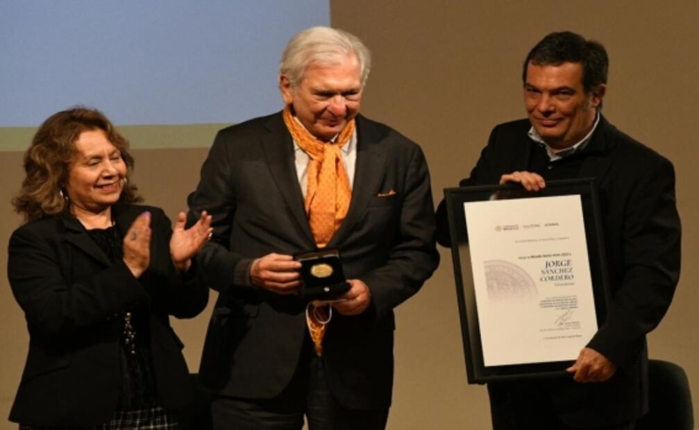 Otorgan Medalla Bellas Artes a creadores y protectores del arte mexicano