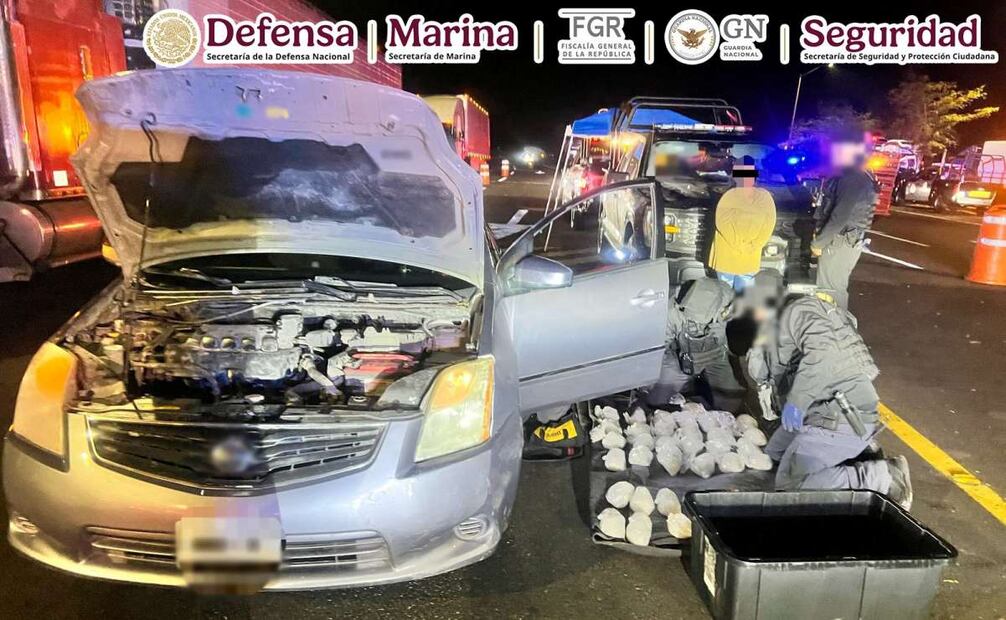 Caen dos personas con una tonelada de metanfetamina en Mazatlán, Sinaloa; venían en 215 bolsas escondidas en un auto. Foto: Especial