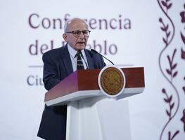 Esto dice el gobierno de Sheinbaum del regreso del Penacho de Moctezuma; INAH también habla de los restos de Porfirio Díaz