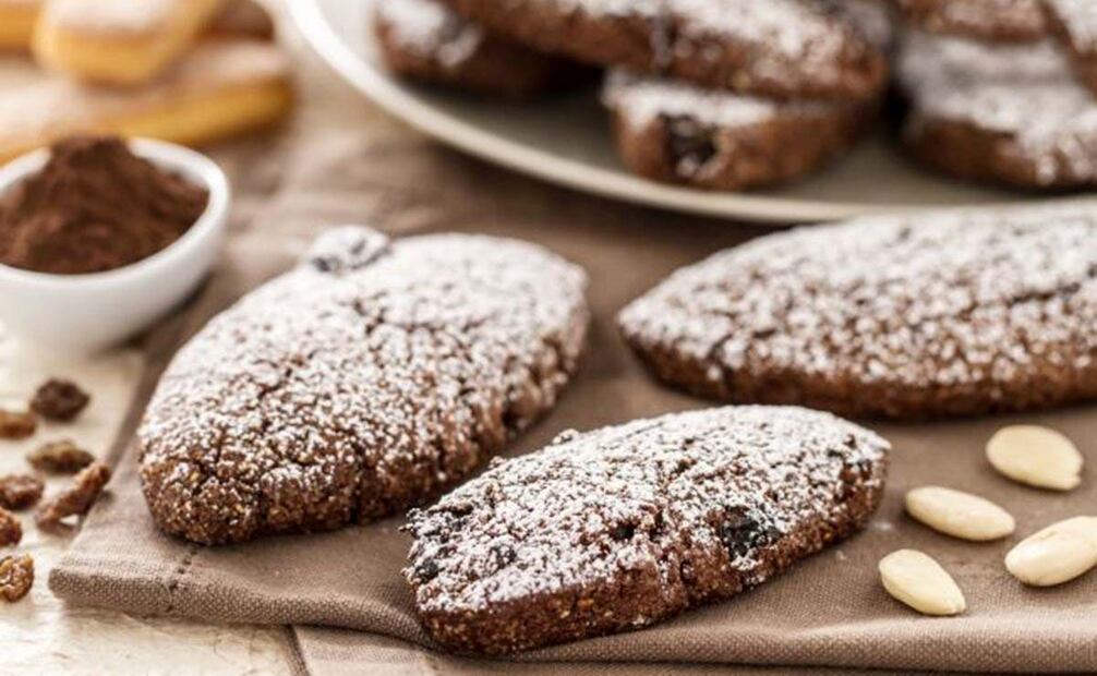 El pan dei morti surge de una antigua receta originaria de la zona de Milán, Italia, muy conocida en diversas zonas del norte de aquella nación europea. Es más semejante a una galleta que al pan que conocemos en México. ESPECIAL.