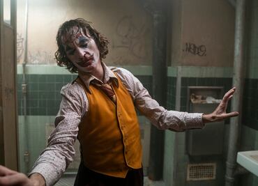 Público se hinca ante el "Joker" de Phoenix; crítica guarda reservas