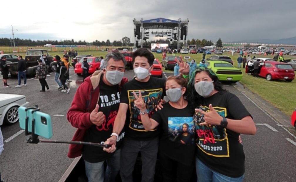 Recuerda Alex Lora a Charlie Monttana en autoconcierto de El Tri