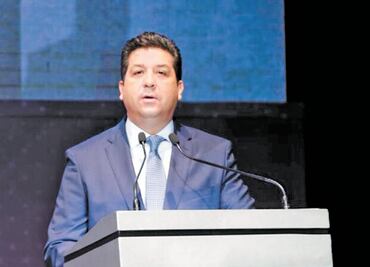Ordenan detener a García Cabeza de Vaca