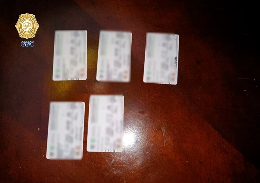 Dos sujetos fueron detenidos en la colonia Roma. Presuntamente se dedicaban a la falsificación de documentos. (Foto: especial)