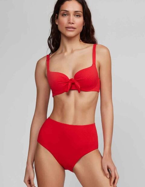 Yanet García le da la bienvenida al año nuevo en bikini de crochet 