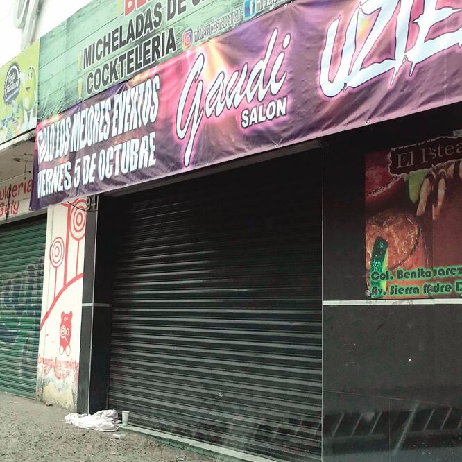 En el salón Gaudí se pueden observar los sellos de “inmueble asegurado”, aunque la cinta amarilla que colocó la fiscalía estatal en el acceso del lugar ya no está y no hay vigilancia oficial. (REBECA JIMÉNEZ. EL UNIVERSAL)