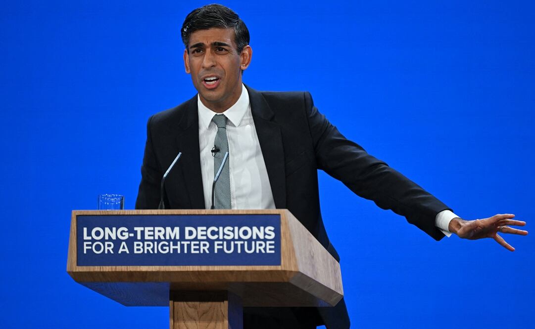 El primer ministro británico, Rishi Sunak, se dirige a los delegados en la conferencia anual del Partido Conservador en Manchester, norte de Inglaterra, el 4 de octubre de 2023. Foto: AFP