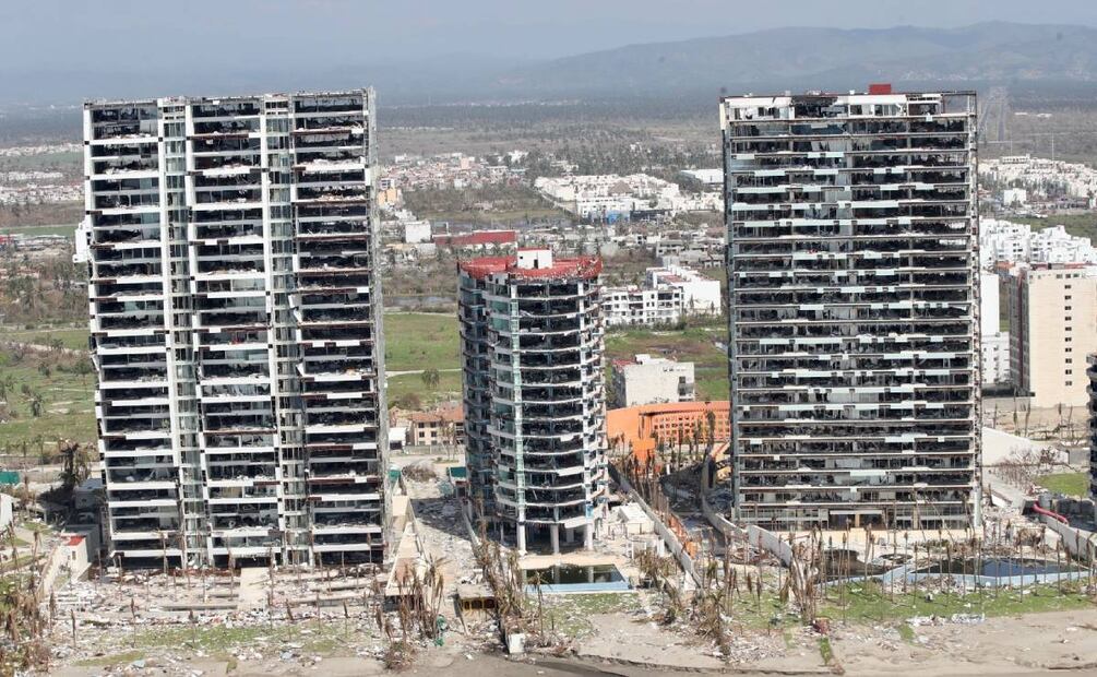 Sobrevuelo en un helicóptero Panther de la SEMAR, por el puerto de Acapulco donde se aprecia la magnitud de los destrozos que causó el huracán Otis.
Foto: Valente Rosas/El Universal
