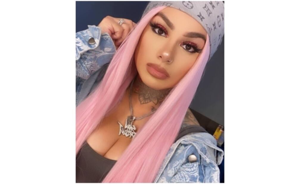 Ana Bárbara pierde hasta la chancla
