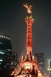Ángel de la Independencia se ilumina por la igualdad
