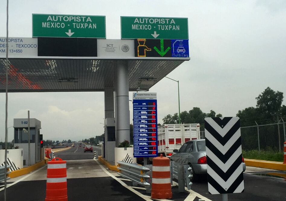 La autopista Texcoco-Pirámides, en su primera etapa de 4 kilómetros de Acolman a Tezoyuca, que forma parte de la infraestructura del Nuevo Aeropuerto Internacional de la Ciudad de México. (FOTO EMILIO FERNANDEZ)