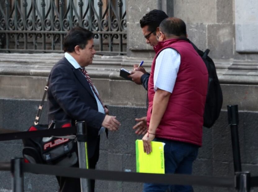 ¿Quieres progresar? ¡Trabaja en la ayudantía de AMLO!