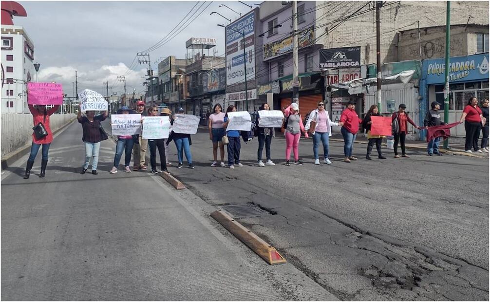 Maestros bloquean Bordo de Xochiaca en Chimalhuacán. Foto: Especial