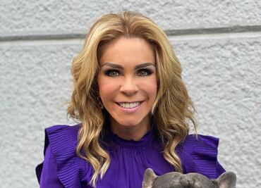 Rocío Sánchez Azuara y sus zapatillas rosas de Barbie