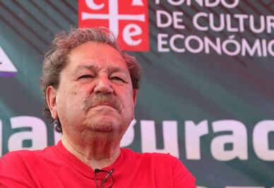 “No van a volverse ricos porque lean un chingo, compañeros”: Paco Ignacio Taibo II, a habitantes de Neza