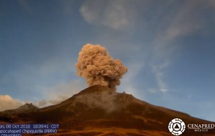 Captan segundo a segundo impresionante explosión del Popocatépetl