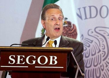 Anuncia Wayne que deja embajada a finales de mes
