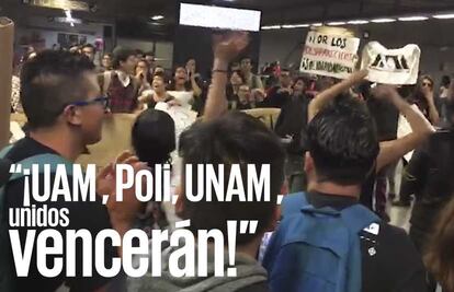 Contingente de la UAM se une en metro Mixcoac rumbo a la "marcha del silencio"