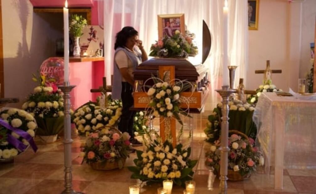 “Que no nos olviden”: Dan último adiós a Araceli, fallecida en colapso de Metro Olivos