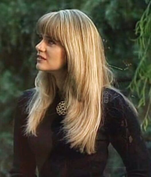 Erika Buenfil presume makeup con el que se ve de 20 años