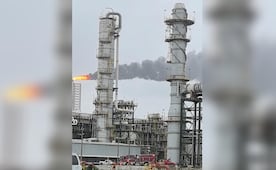 Reportan emergencia en la Refinería de Dos Bocas, Tabasco; columna de humo genera alarma